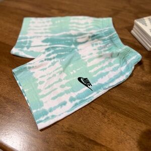 Nike Tie Dye Boys Shorts (LG) Size 7 (6-7 years)